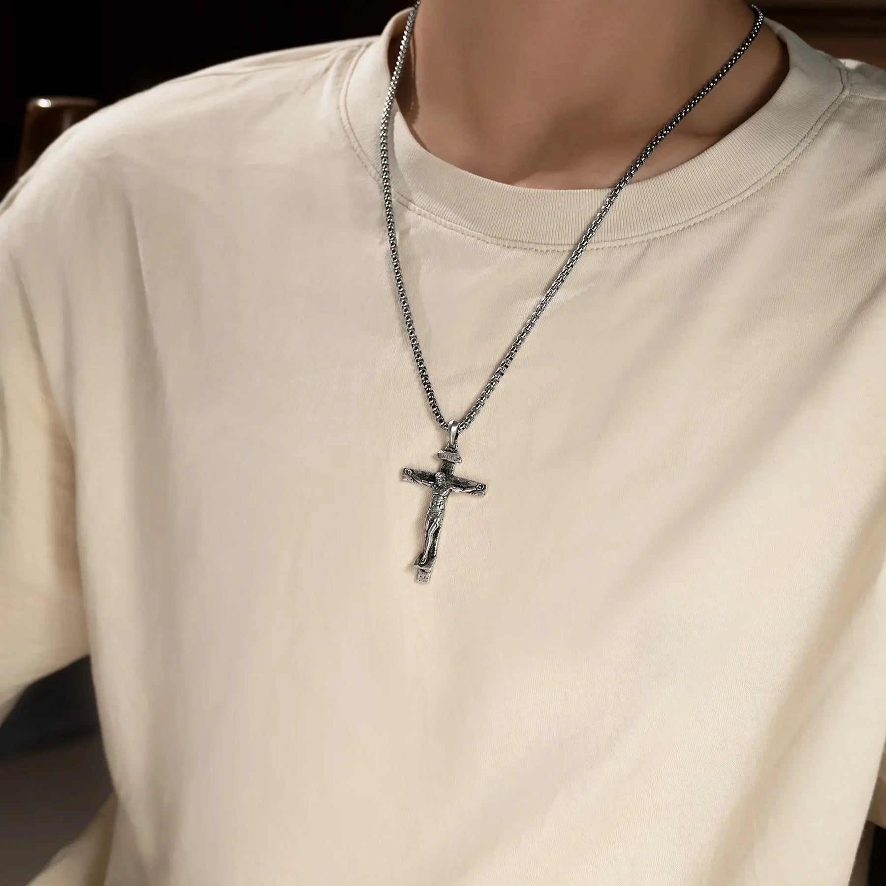 Colar Crucifixo Jesus Cristo - A Crucificação