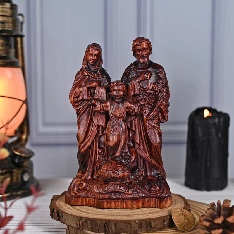 Imagem da Sagrada Familía em Madeira
